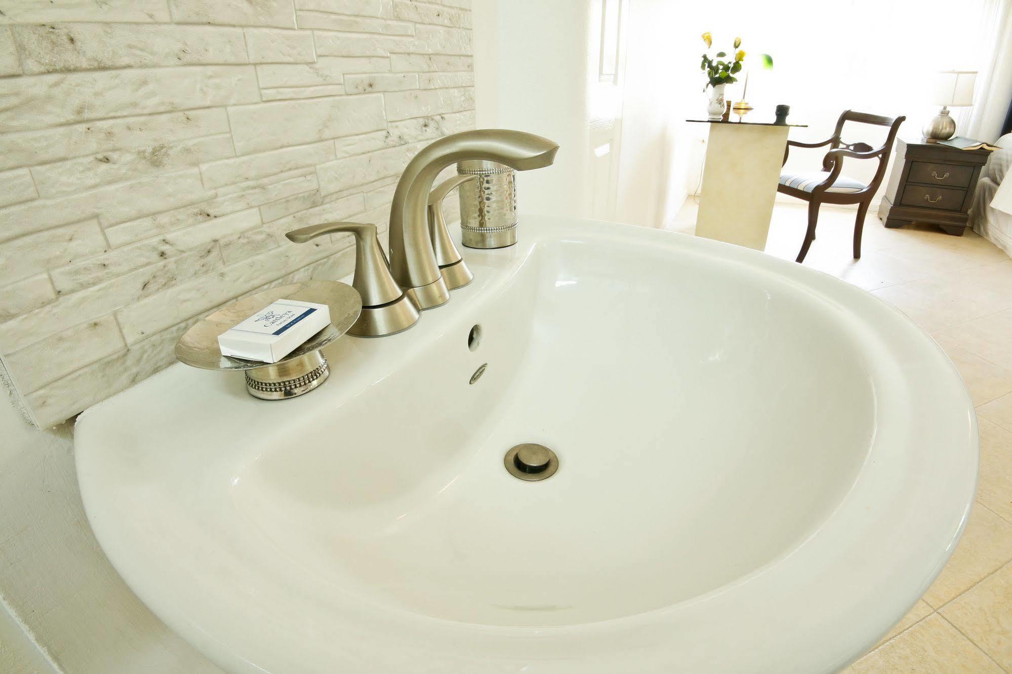 Cattleya Luxury Suites 金斯敦 外观 照片